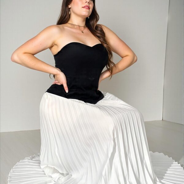 Elegant Black and White Colorblock Pleated Maxi Dress with Strapless Top and A-Line Skirt for Various Occasions – Chic, Classy and Trendy Fashion Style to Dress to Impress
