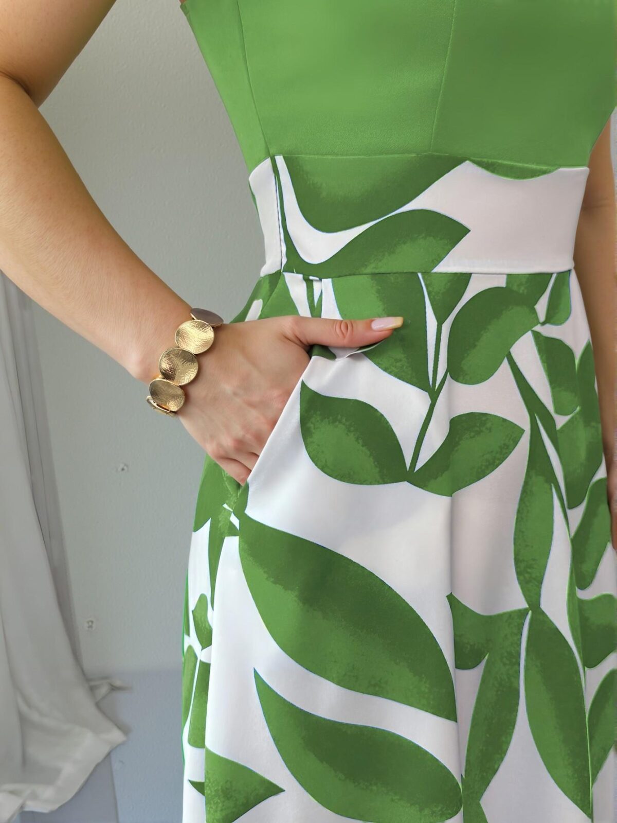 Elegant Green Sophisticated V-Neck Cinched Waist Flared Hem Casual Holiday Dress for Spring and Summer - Chic, Classy and Trendy Fashion Style to Dress to Impress - Image 3