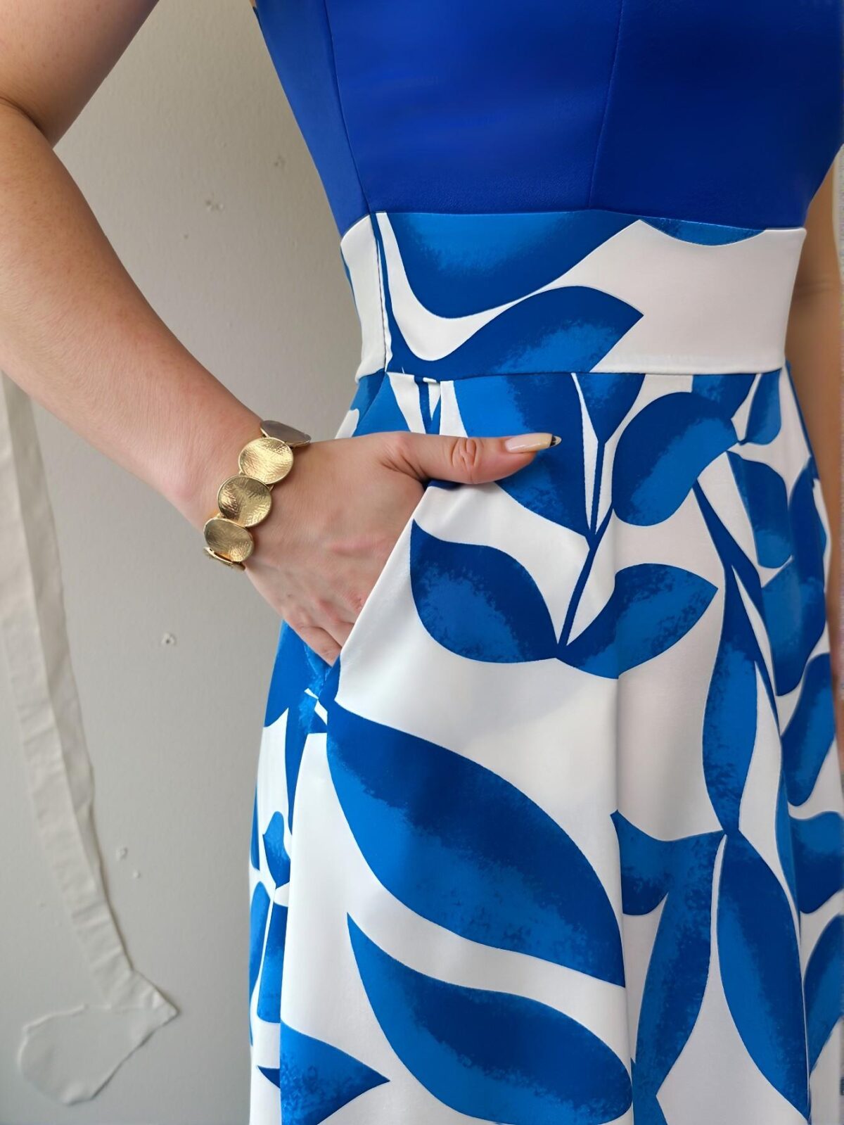 Elegant Blue Floral Printed Patchwork V-Neck Flared Midi Dress for Spring and Summer - Chic, Classy and Trendy Fashion Style to Dress to Impress - Image 4