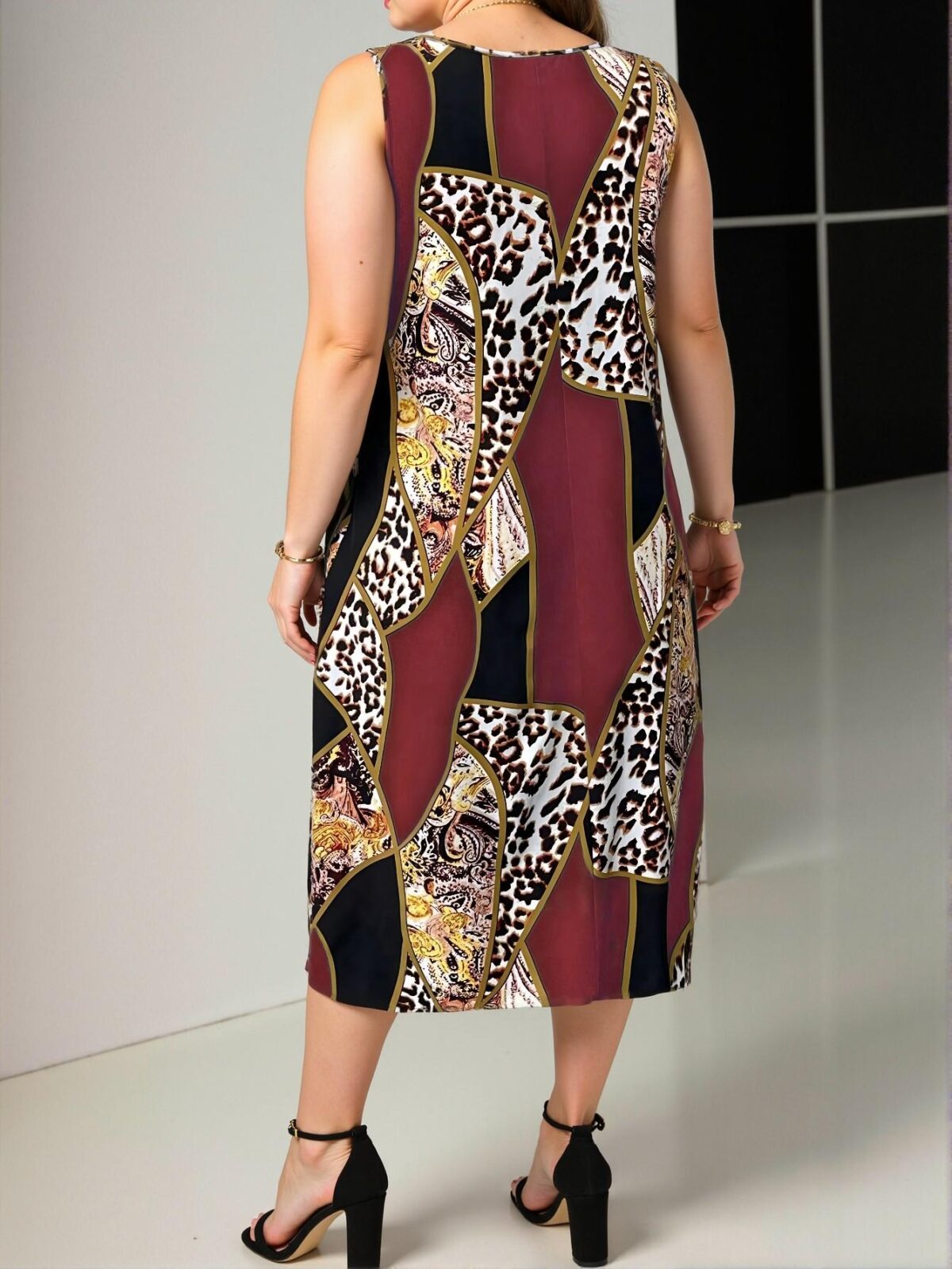 Elegant Redwood Stylish Plus Size Round Neck Sleeveless Maxi Dress with Pockets for Spring and Summer - Chic, Classy and Trendy Fashion Style to Dress to Impress - Image 2