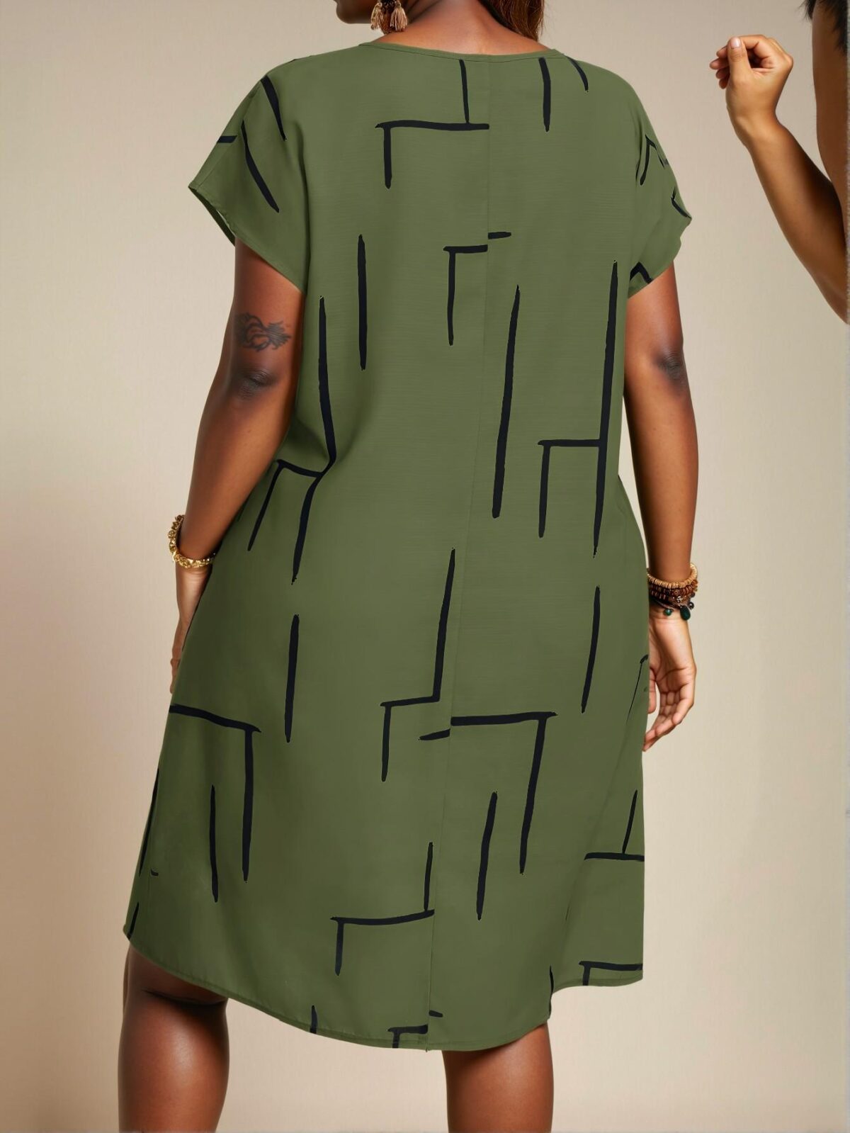 Elegant Army Green Stylish Plus Size Crew Neck Batwing Sleeve Allover Print Casual Dress for Spring and Summer – Chic, Classy and Trendy Fashion Style to Dress to Impress - Image 2