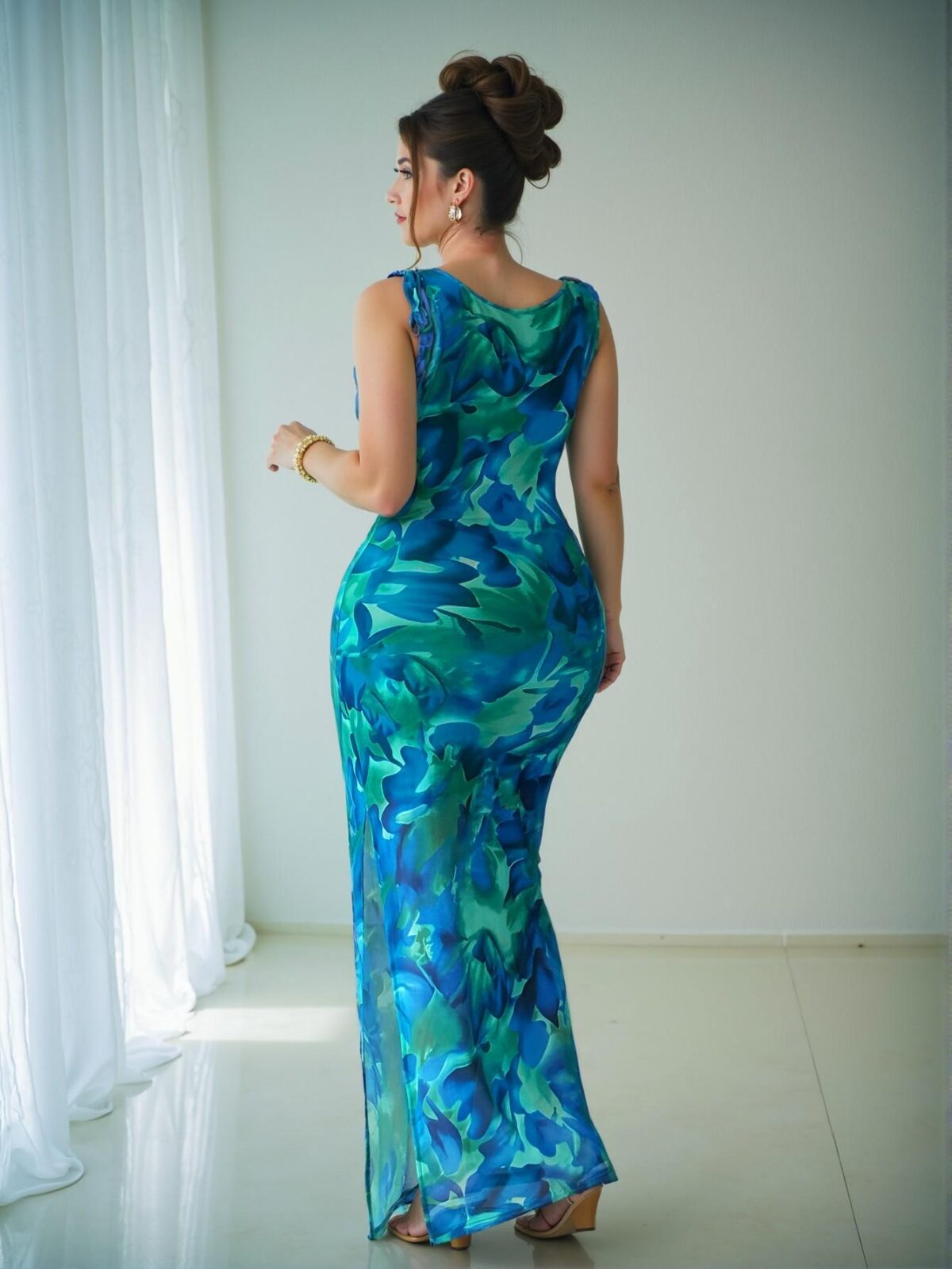 Elegant Green Flowy High-End Bodycon Dress with Slimming Print for Spring and Summer - Chic, Classy and Trendy Fashion Style to Dress to Impress - Image 2