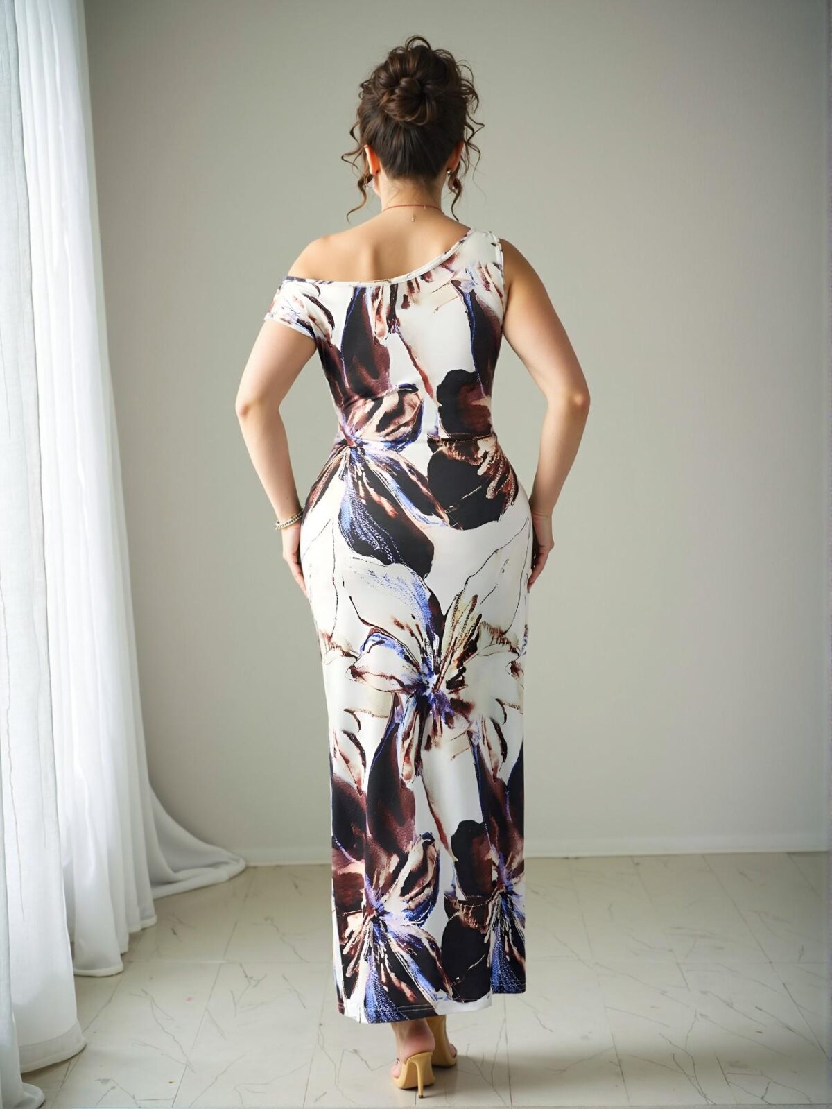 Elegant Apricot "Retro Floral Print Off-Shoulder Sleeveless Bodycon Dress with Pleated Detailing" Chic, Classy and Trendy Fashion Style to Dress to Impress - Image 2