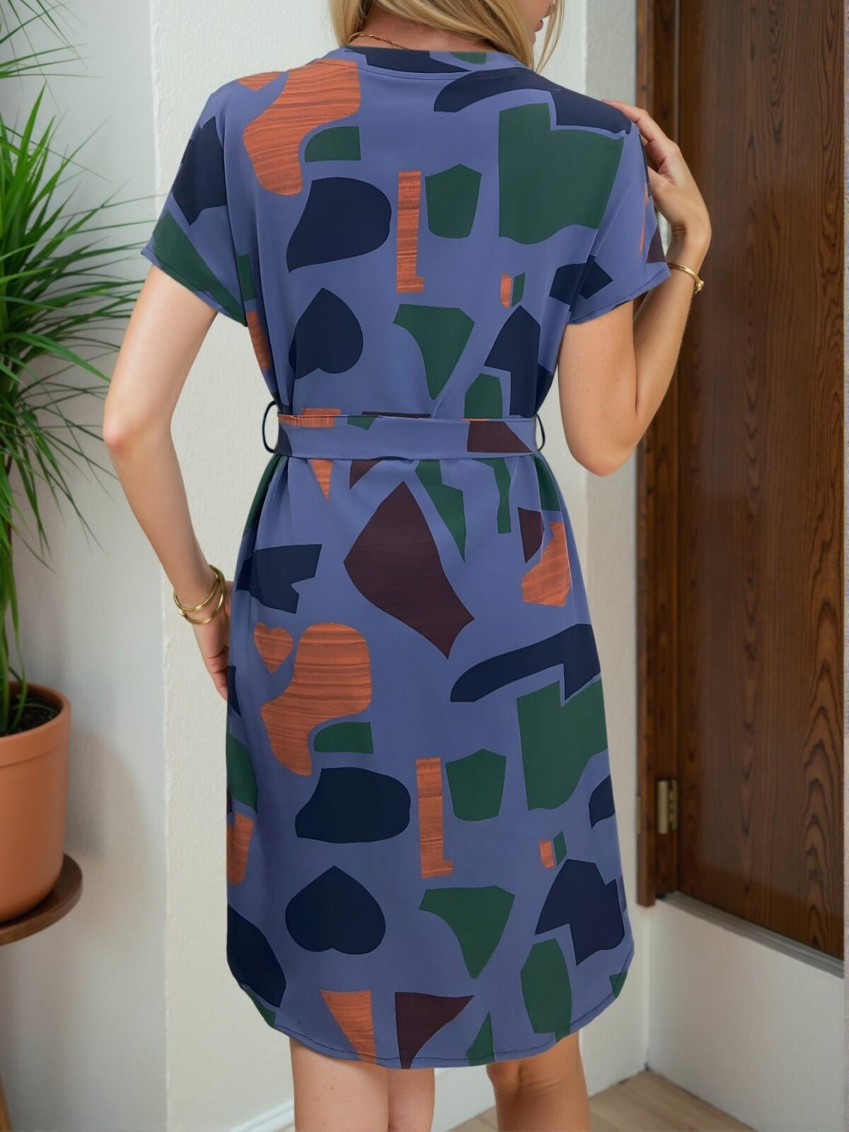 Elegant Blue Stylish Casual Midi Dress with Geometric Print and V-Neck Design for Spring and Summer – Chic, Classy and Trendy Fashion Style to Dress to Impress - Image 2