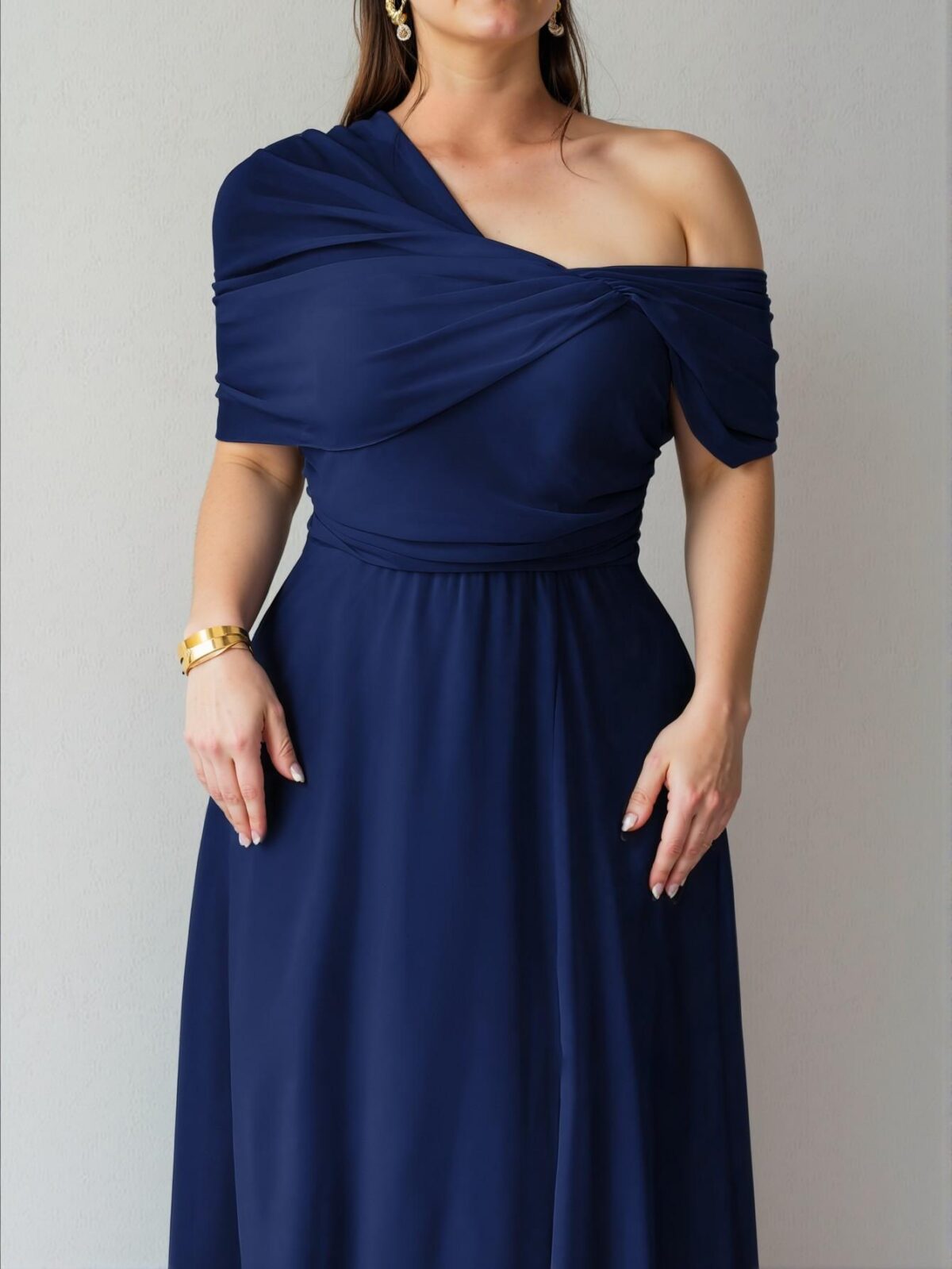 Elegant Navy Blue Chic One-Shoulder Chiffon Dress with Split Hem for Weddings and Parties - Classy and Trendy Fashion Style to Dress to Impress - Image 4