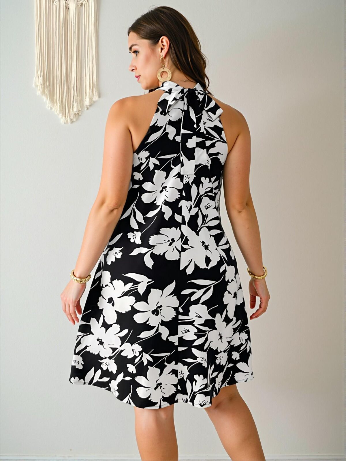 Elegant Black Flounce Hem Halter A-Line Vacation Style Leaf Print Dress for Chic, Classy and Trendy Fashion Style to Dress to Impress - Image 2
