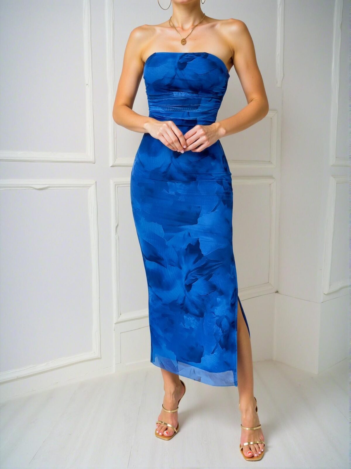 Elegant Blue Allover Print Strapless Split Hem Casual Maxi Dress for Women Perfect for Spring and Summer - Chic, Classy and Trendy Fashion Style to Dress to Impress - Image 4