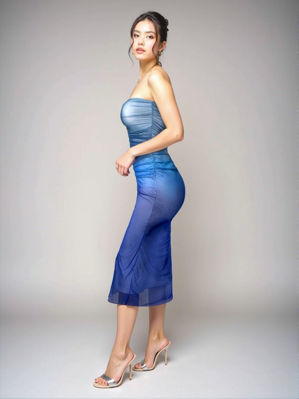 Elegant Blue Ombre Print Tube Top Bodycon Maxi Dress for Parties, Vacations, and Romantic Dates, Perfect for Spring and Summer Events - Chic, Classy and Trendy Fashion Style to Dress to Impress - Image 5