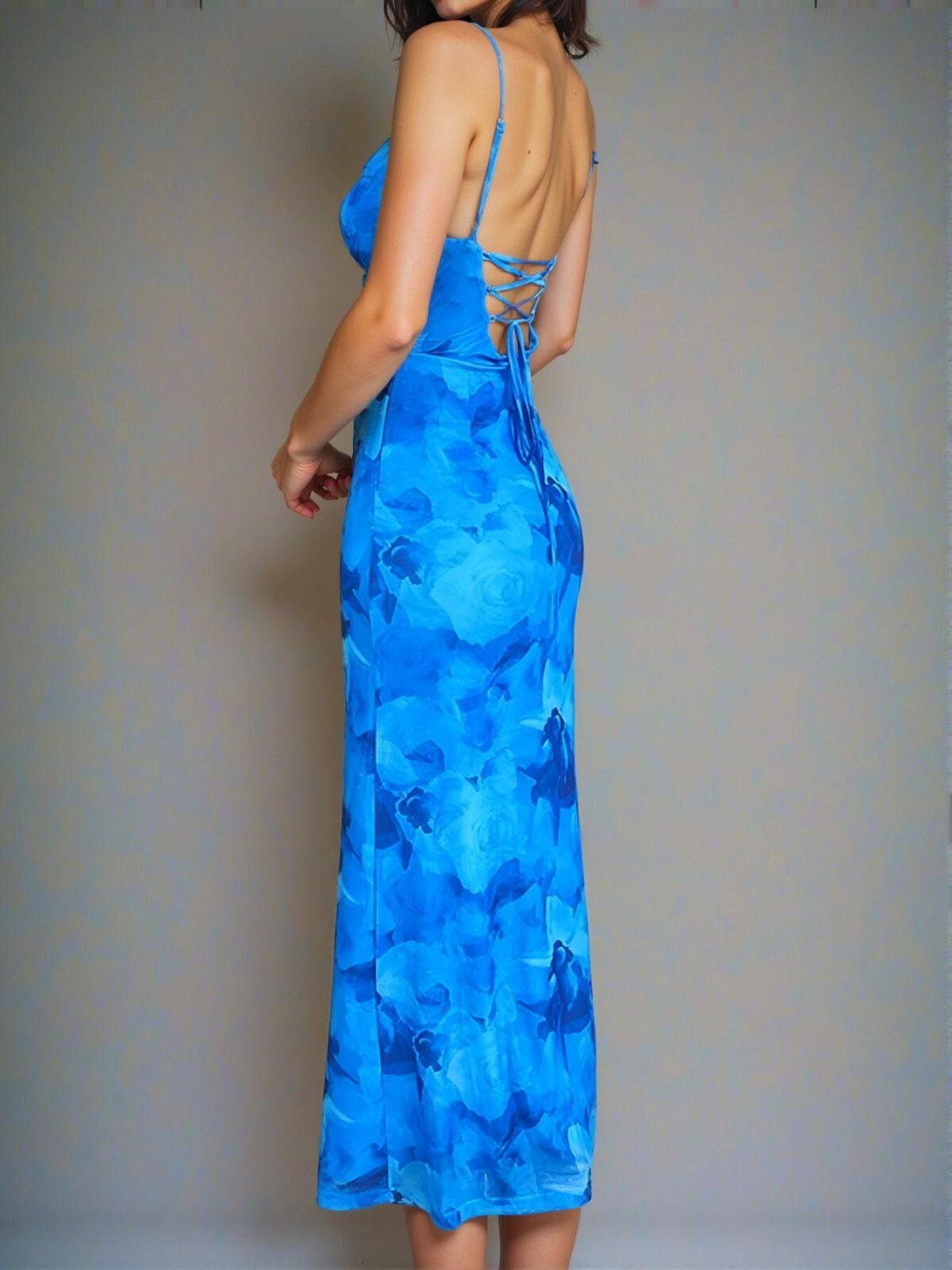 Elegant Blue Floral Print Halter Dress with Pocket Design for Summer 2025 – Chic, Classy and Trendy Fashion Style to Dress to Impress - Image 2