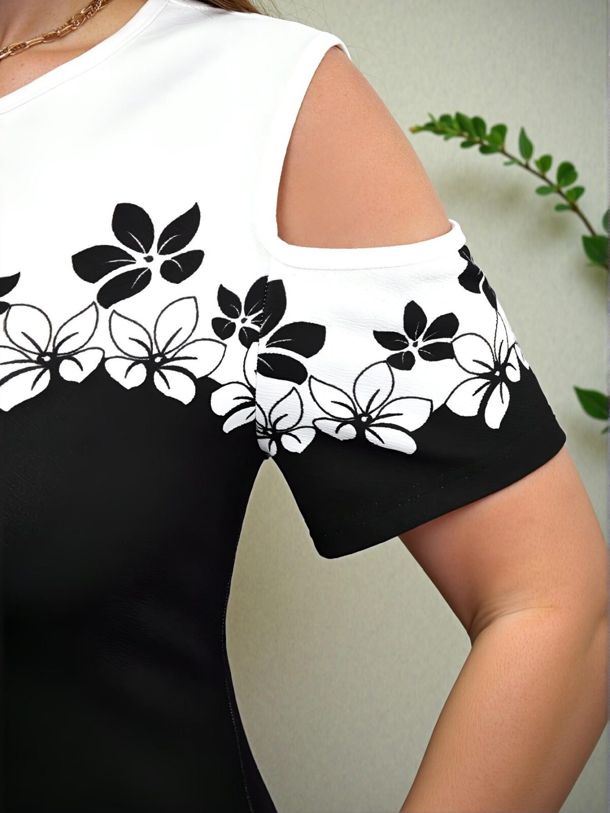 Elegant Black and White Colorblock Cold Shoulder Plus Size Bodycon Dress for Spring and Summer - Chic, Classy and Trendy Fashion Style to Dress to Impress - Image 4